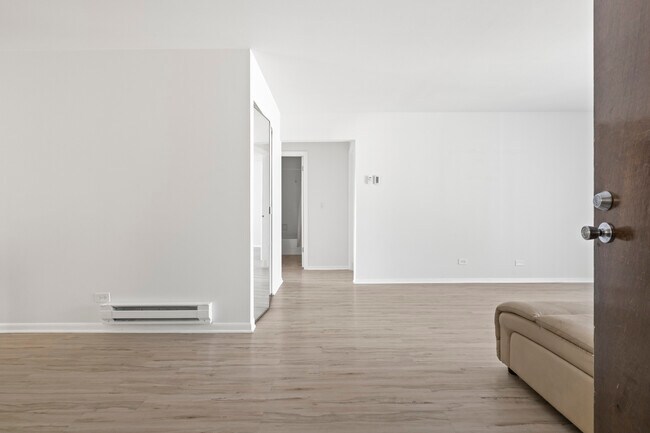 Building Photo - 201 N Waters Edge Dr