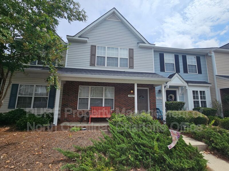 Foto del edificio - 15025 Deshler Ct