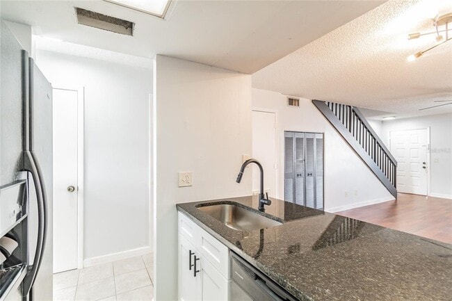 Foto del edificio - 4907 W McElroy Ave