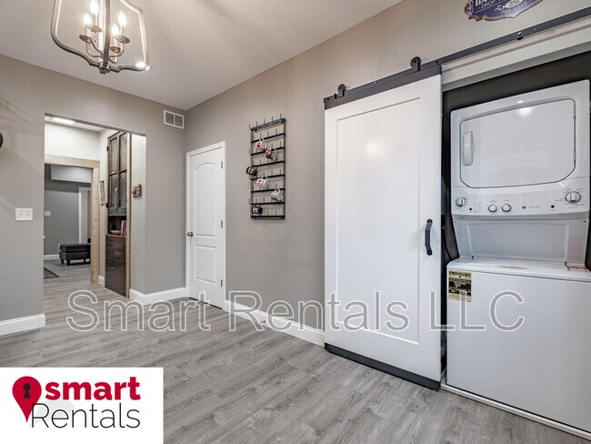 Foto del edificio - 3851 McRee Ave