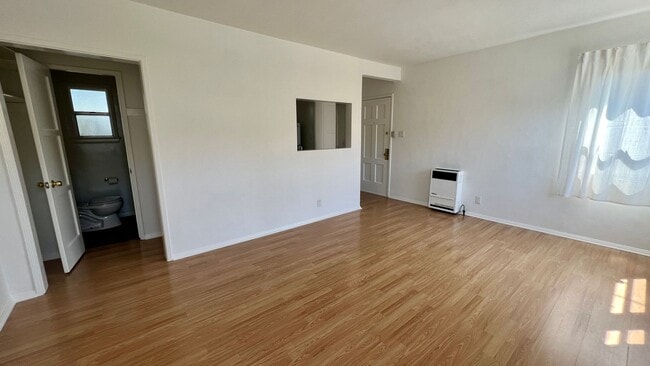 Building Photo - Sunset Drive, 4363-4377