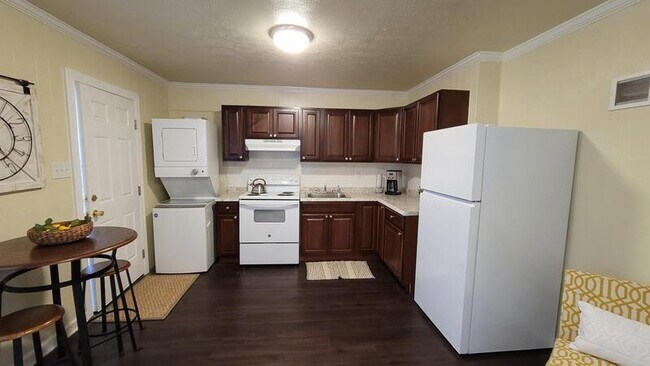 Foto del edificio - 3145 Parkdale Rd