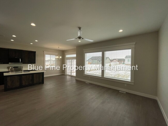 Foto del edificio - 6047 Cedarwood Ln