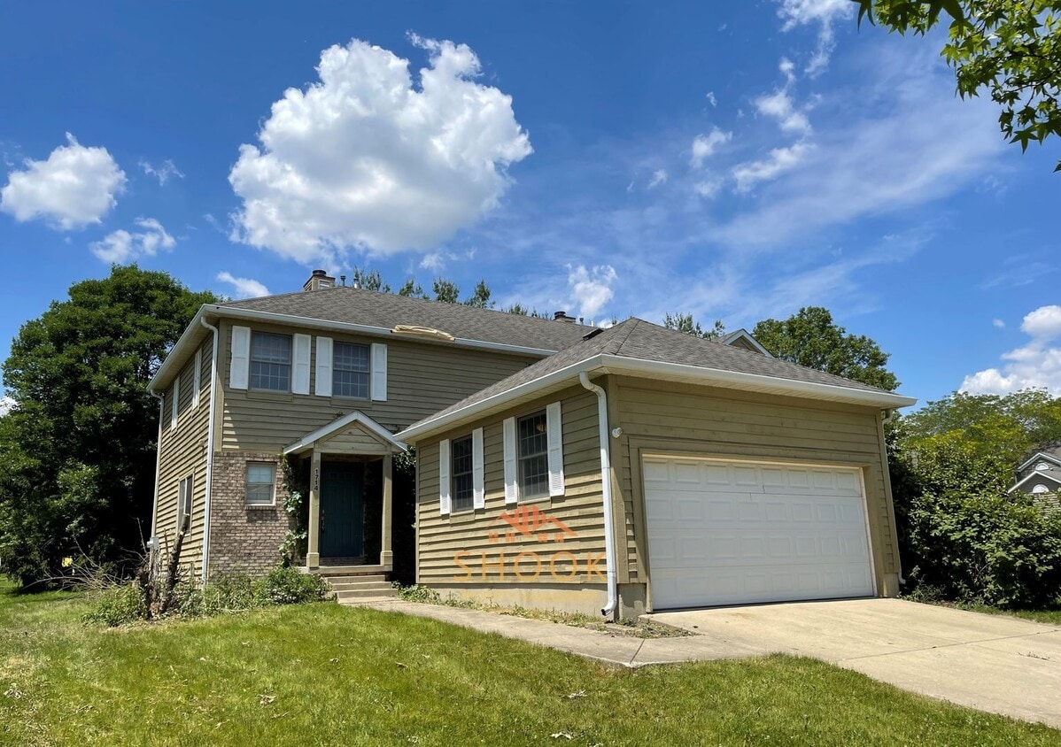 Large and Renovated 3 BR Townhome - Large and Renovated 3 BR Townhome