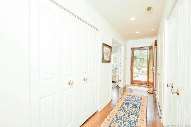 Foto del edificio - 1 Island Dr