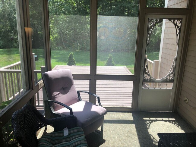 Foto del edificio - COMING SOON! Beautiful 4- Bedroom Condo in...