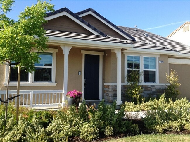 Foto del edificio - Single Story Craftsmen in Hollister