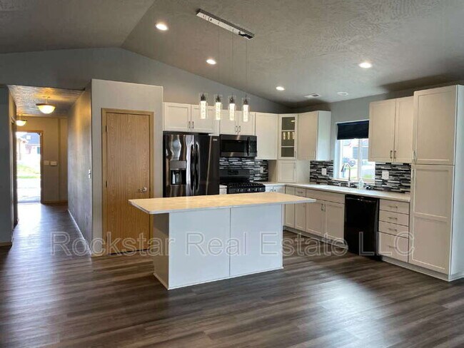 Foto del edificio - 625 E Canterbury Ln