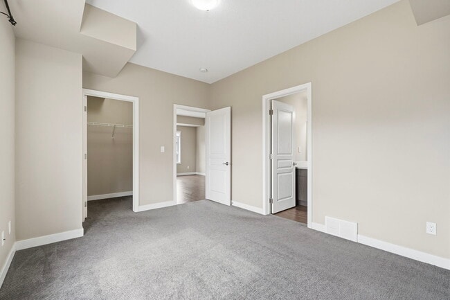 Building Photo - Liberty Park Townhomes & Carriage Homes