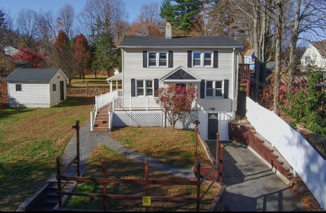 Foto del edificio - 166 Plainville Ave