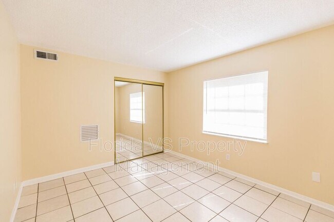 Foto del edificio - 1629 W Oak Ridge Rd
