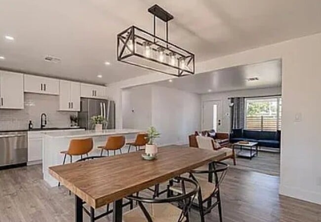 Foto del edificio - 8214 E Elm Dr