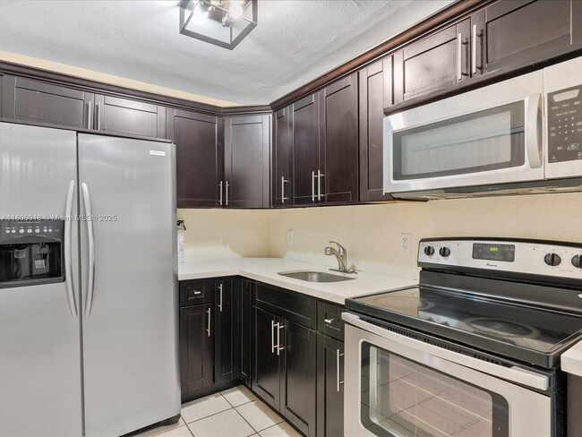 Foto del edificio - 13241 NE 3rd Ct