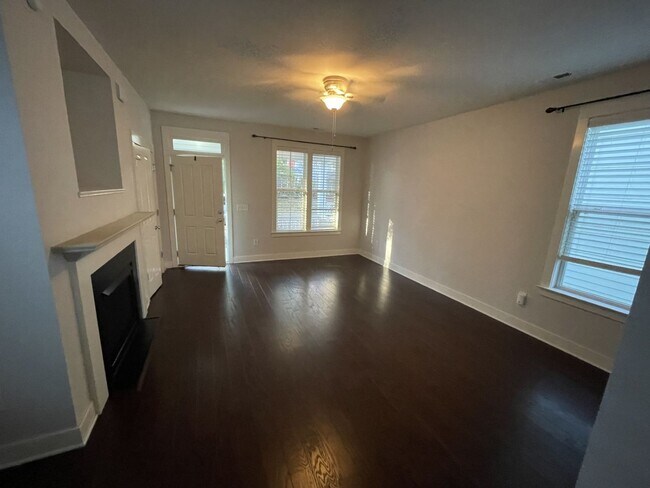Foto del edificio - 3 bedroom 3.5 bathroom Detached house with...