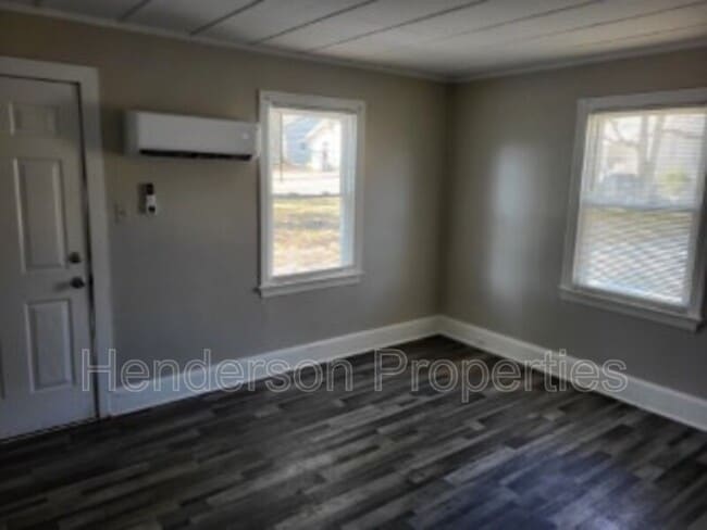 Building Photo - 154 Shurley St