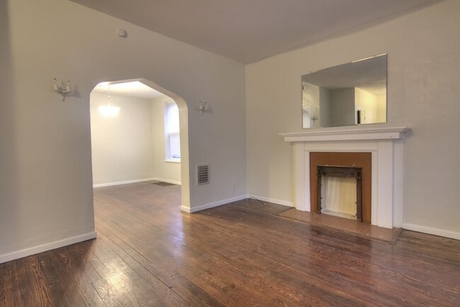 Building Photo - 3640 Gustine Ave