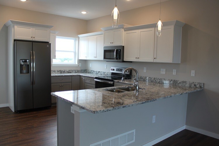 280 W Forevergreen Rd, Coralville, IA 52241 Townhome Rentals in