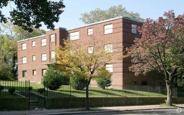 Foto del edificio - Eastern Plaza Condominiums
