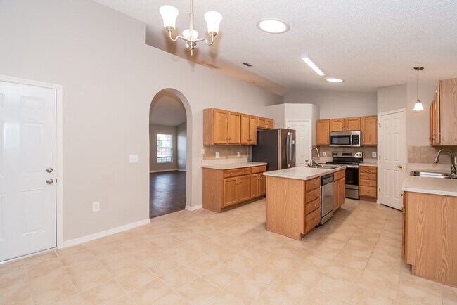 Building Photo - 12451 Glenn Hollow Dr