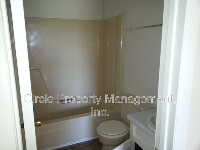 Building Photo - 125 Claybill Dr