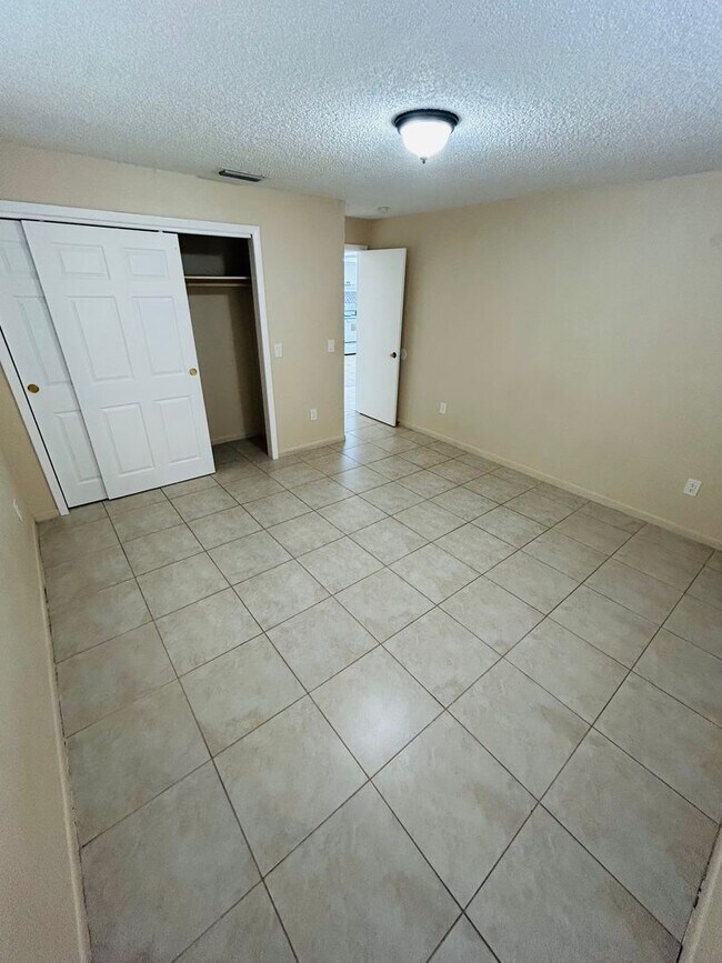 Building Photo - 2648 South Dr