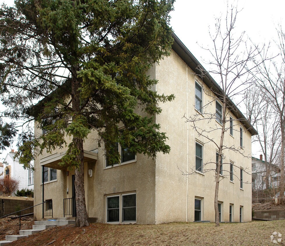 Primary Photo - 1237 St Clair Ave