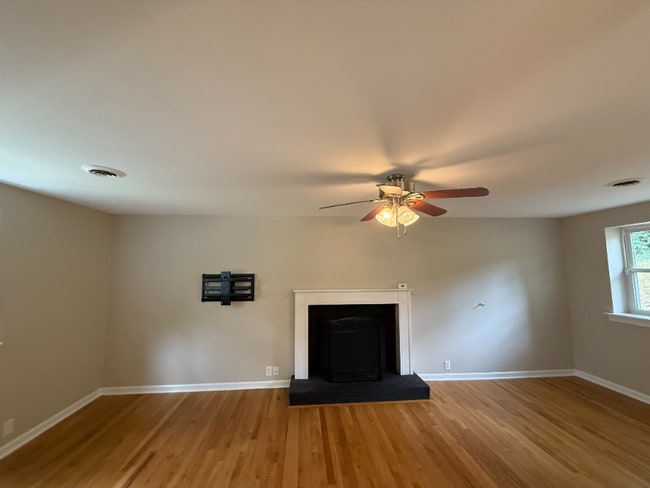Building Photo - 536 Woodmont Dr