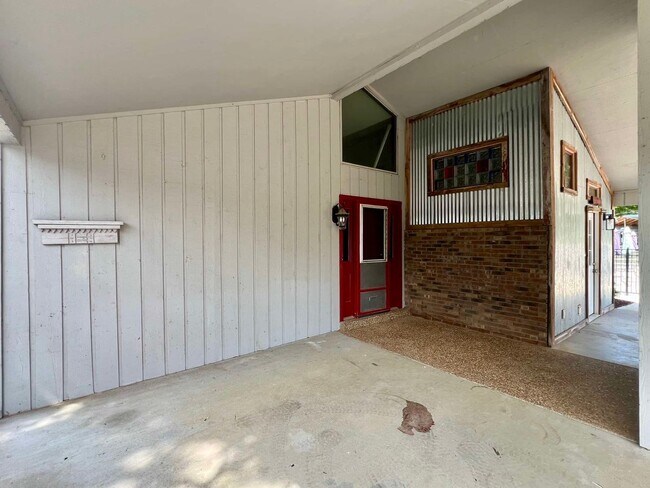 Foto del edificio - Cabin Style Home on Equestrian Farm *Priva...