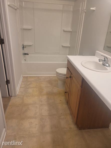 Foto del edificio - 3 br, 2 bath Triplex - 8616 Spring Ave Apt B
