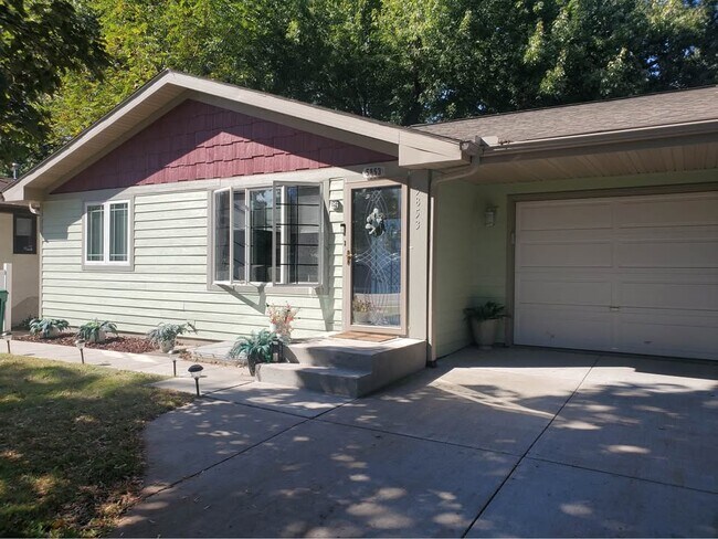 Foto del edificio - 5853 Winnetka Ave N