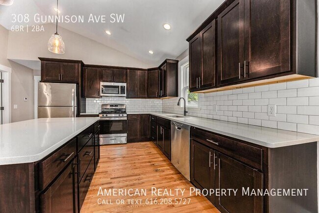 Foto del edificio - 308 Gunnison Ave SW