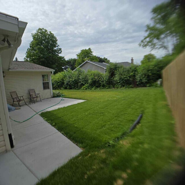 Foto del edificio - 5916 Cornflower Ln