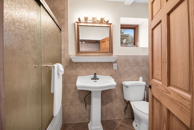 Beautiful full bathroom! - 680 Belmont Ave