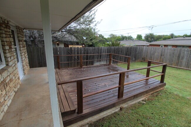 Foto del edificio - 2436 Huntleigh Dr