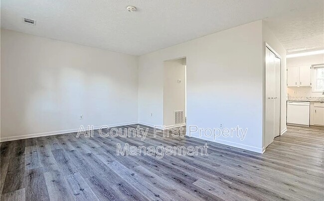 Building Photo - 732 S Candler St