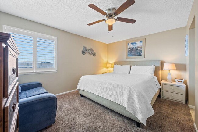 Foto del edificio - 505 E Beach Blvd