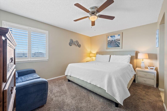 Building Photo - 505 E Beach Blvd