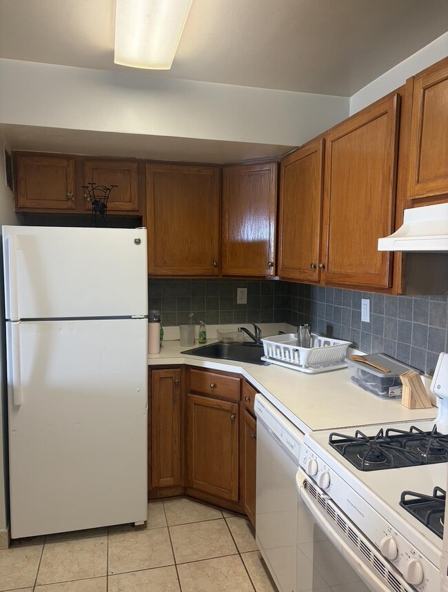Building Photo - 285 Aycrigg Ave