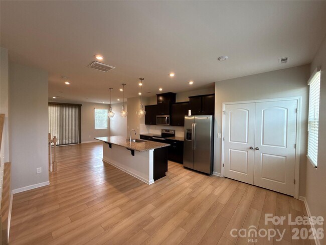 Foto del edificio - 1110 Keydet Dr