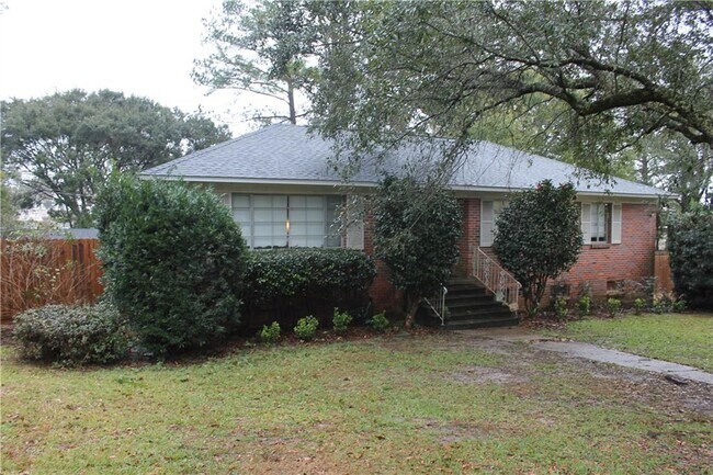 Building Photo - 3828 Hillcrest Ln