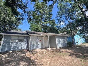 Building Photo - 10124 Homestead Rd