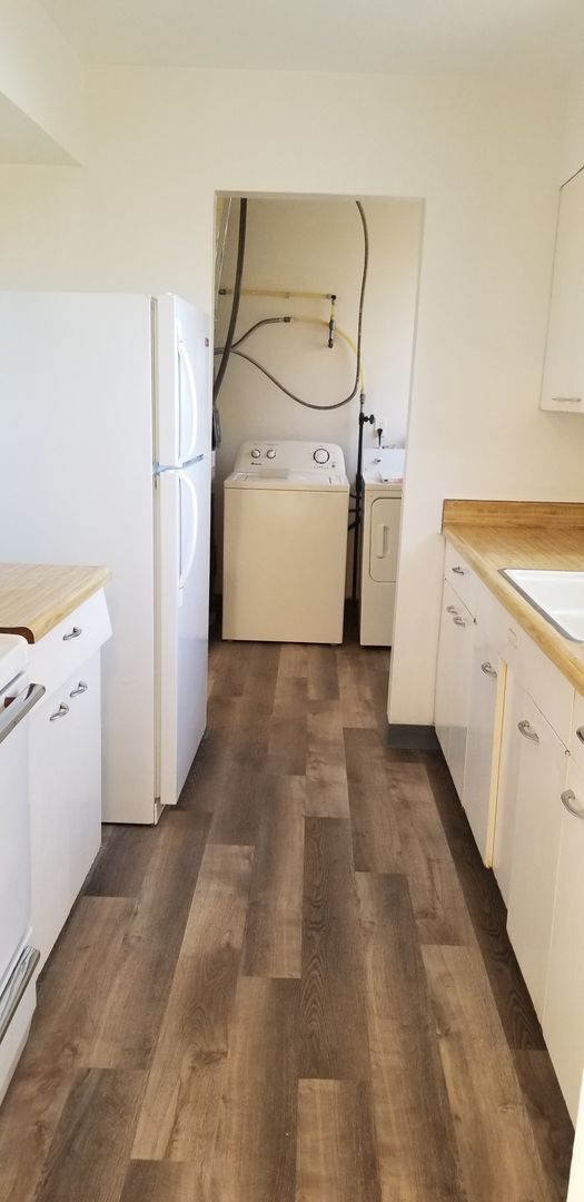 Building Photo - 1/2 OFF NOVEMBER RENT