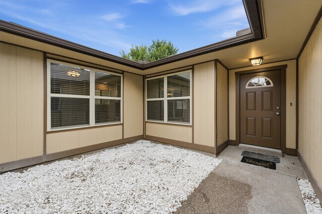 Foto del edificio - 7226 Thicket Trail Dr