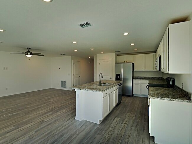 Building Photo - 209 Linda Ln