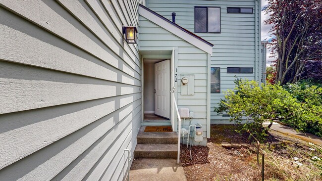 Building Photo - Serene 2 Bedroom 2 Bath Townhome in Windsor, CA with Carport Included!