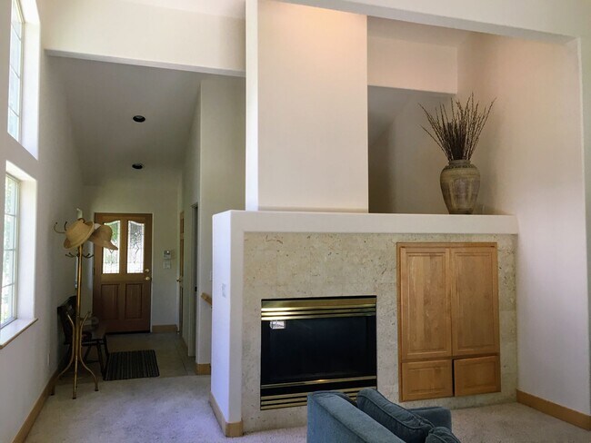 Building Photo - 314 Ski Way