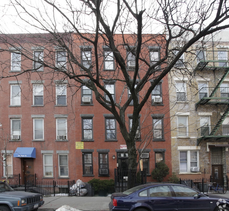 Building Photo - 212 Huron St