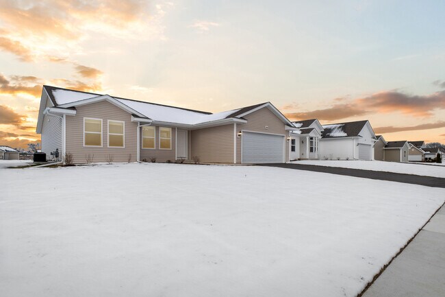 Building Photo - 2625 S Claremont Dr