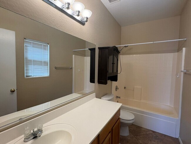 Building Photo - 3-Bedroom Surprise Home near ball park
