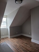 Building Photo - 130 S 12th St